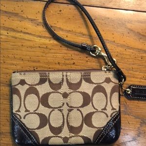 Small wristlet